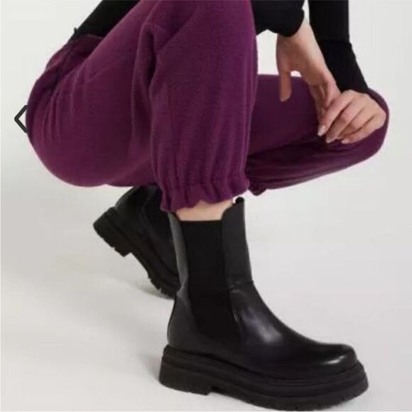 GOOD AMERICAN Black Leather Platform Chelsea Boot Bootie Midi Lug Sole Size 8 - Picture 3 of 10